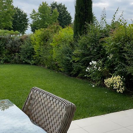 Luxury Apartments Beauty Gardens Сирмионе Экстерьер фото