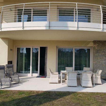 Luxury Apartments Beauty Gardens Сирмионе Экстерьер фото