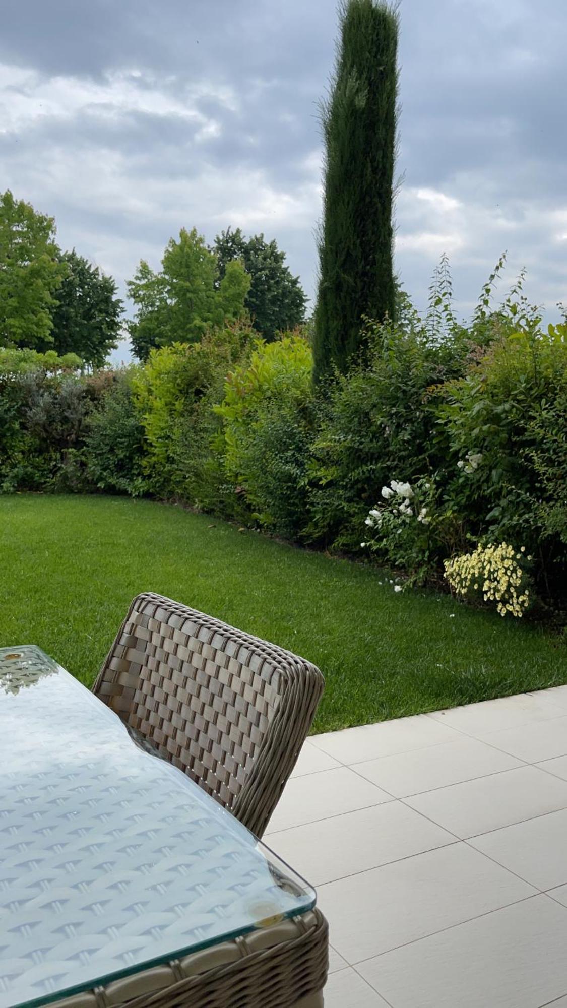 Luxury Apartments Beauty Gardens Сирмионе Экстерьер фото
