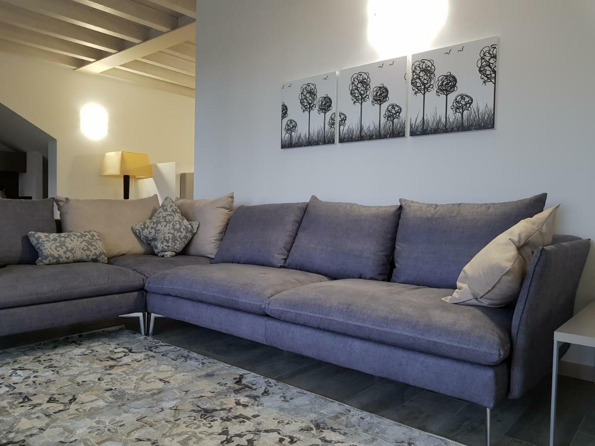 Luxury Apartments Beauty Gardens Сирмионе Экстерьер фото