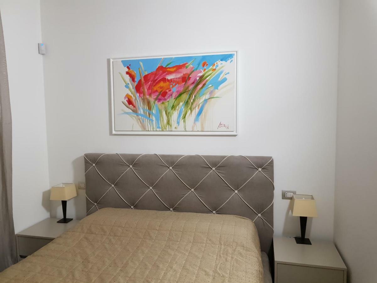 Luxury Apartments Beauty Gardens Сирмионе Экстерьер фото