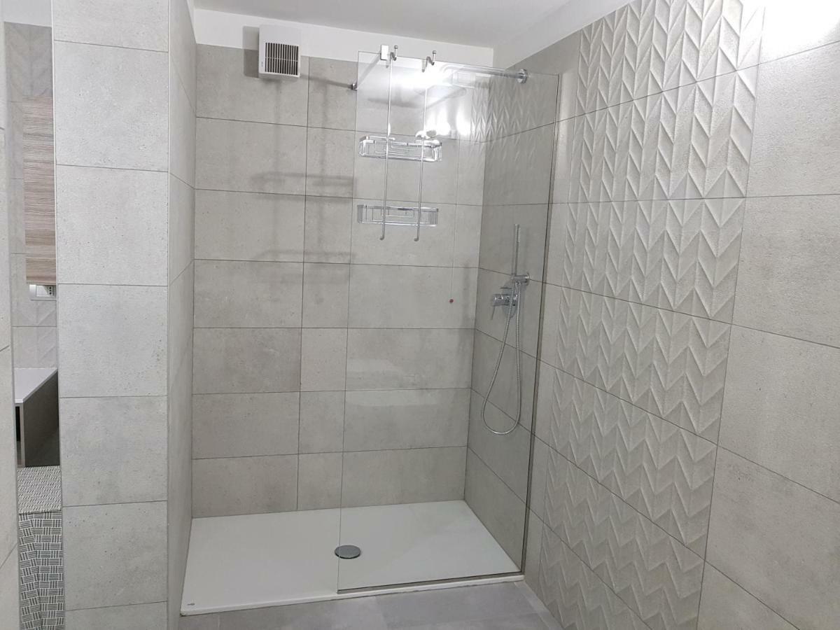 Luxury Apartments Beauty Gardens Сирмионе Экстерьер фото