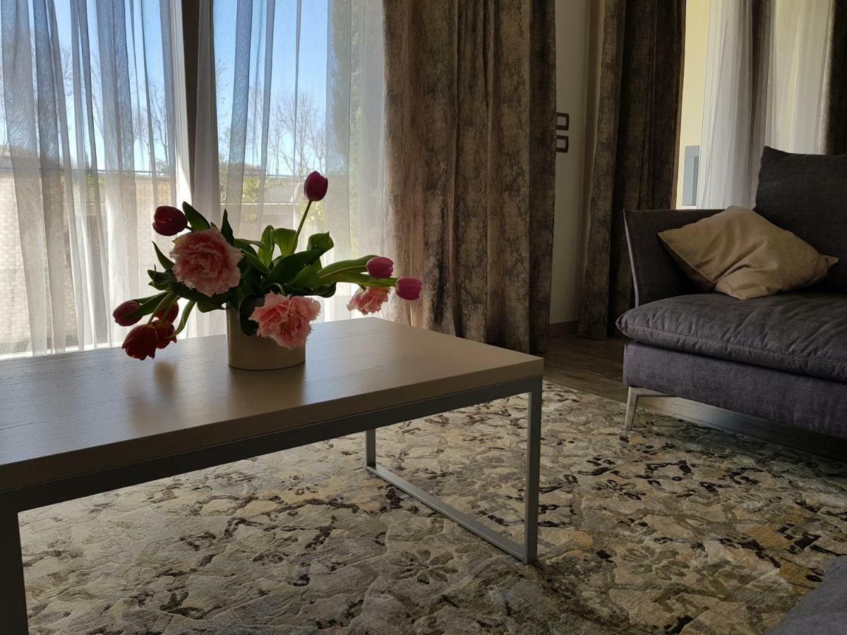 Luxury Apartments Beauty Gardens Сирмионе Экстерьер фото