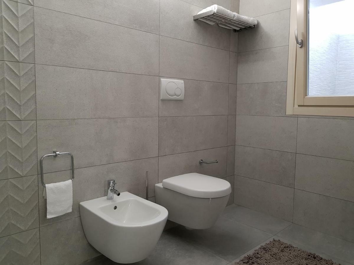 Luxury Apartments Beauty Gardens Сирмионе Экстерьер фото