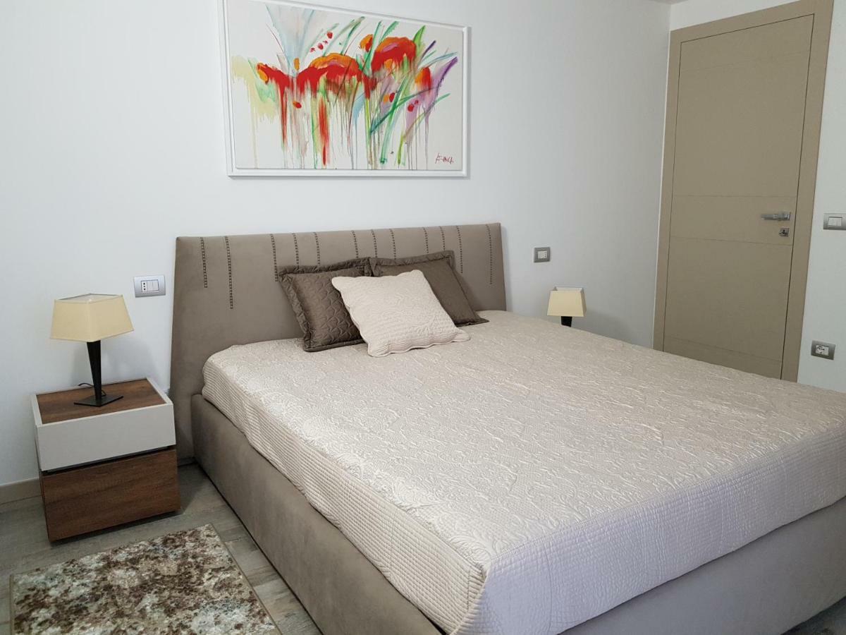 Luxury Apartments Beauty Gardens Сирмионе Экстерьер фото