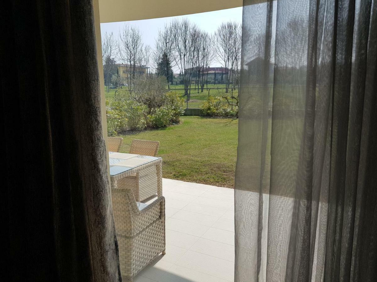 Luxury Apartments Beauty Gardens Сирмионе Экстерьер фото