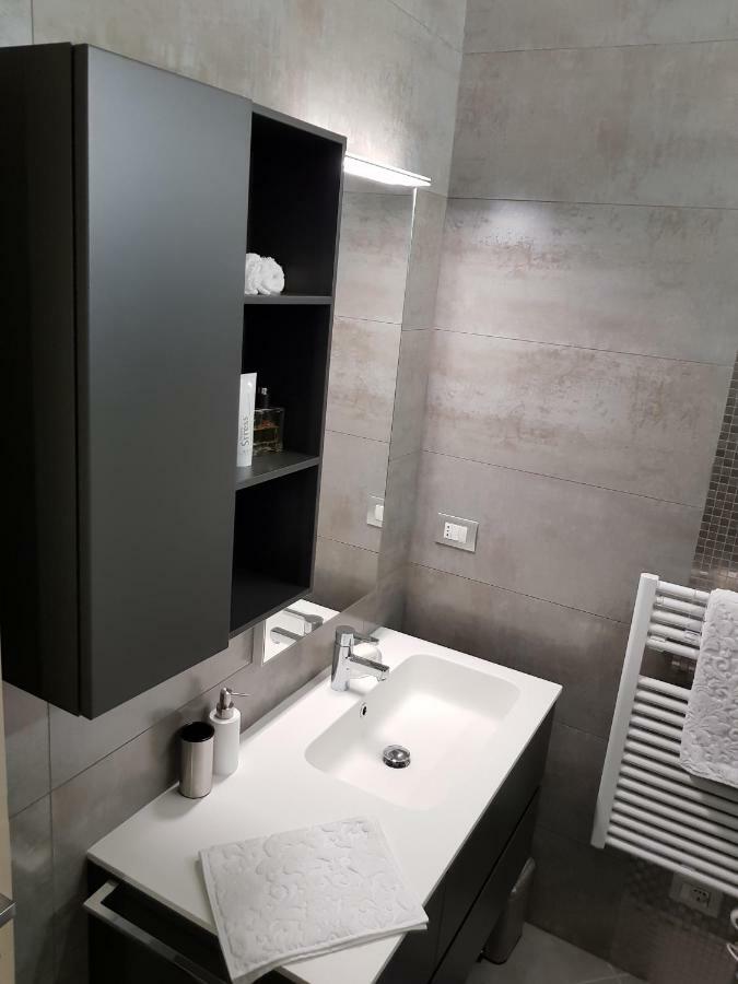 Luxury Apartments Beauty Gardens Сирмионе Экстерьер фото