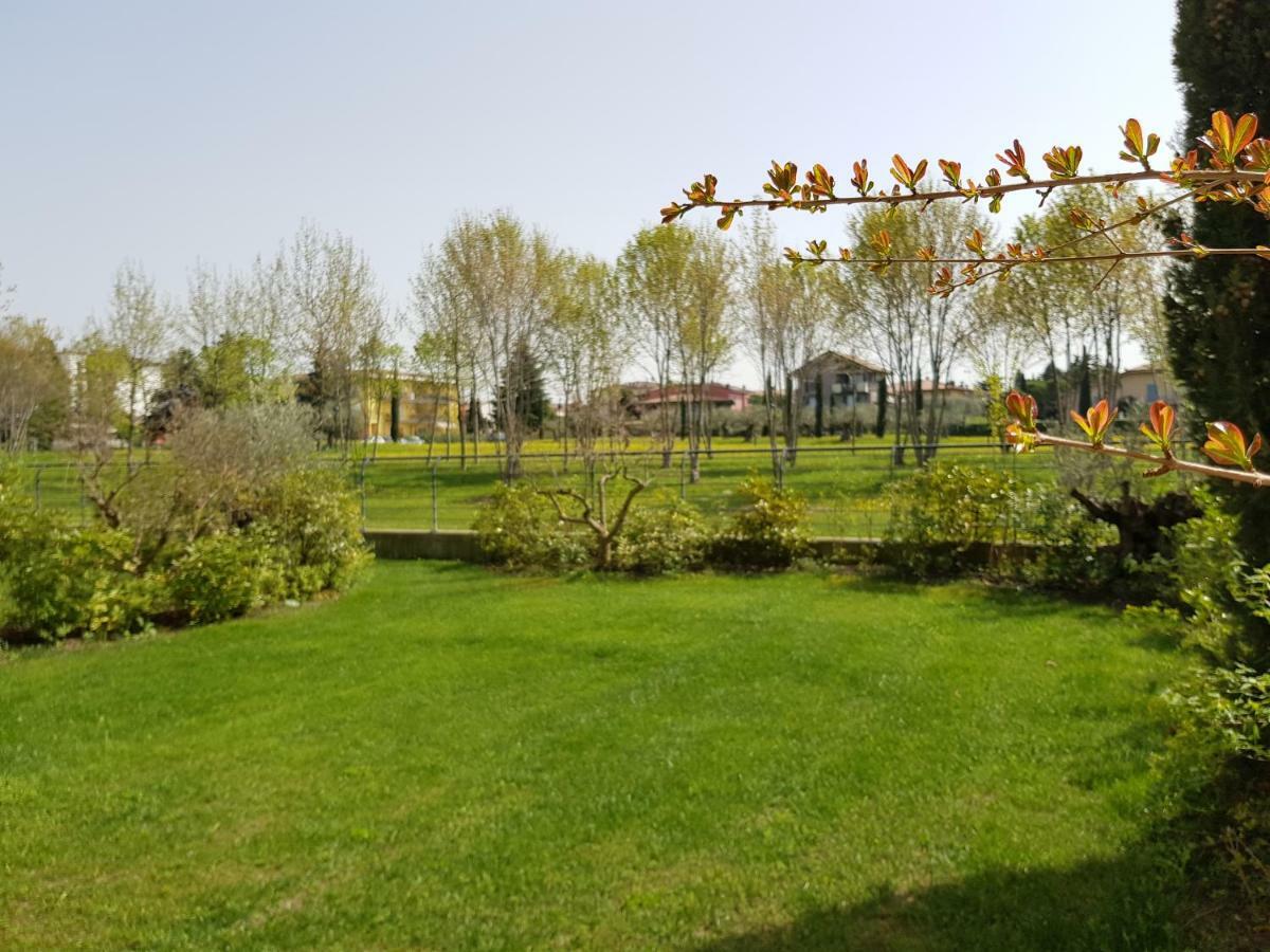 Luxury Apartments Beauty Gardens Сирмионе Экстерьер фото