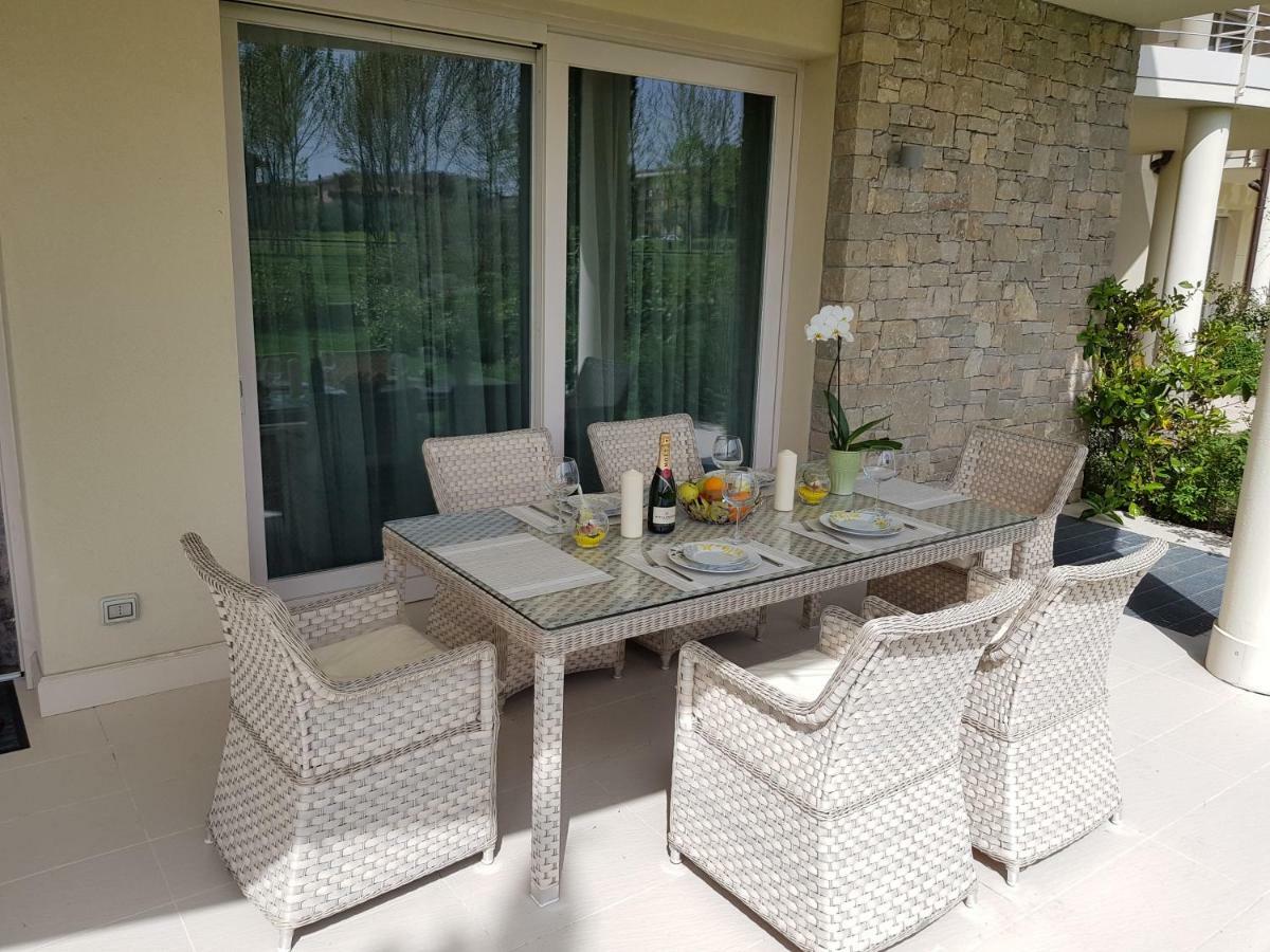 Luxury Apartments Beauty Gardens Сирмионе Экстерьер фото