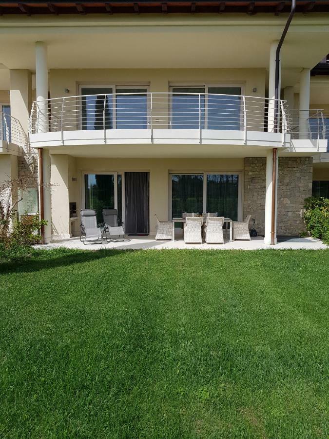 Luxury Apartments Beauty Gardens Сирмионе Экстерьер фото